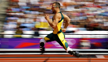 开云平台-迷人的欧冠文化，全球球迷共襄盛举，欧冠球迷冲进球场