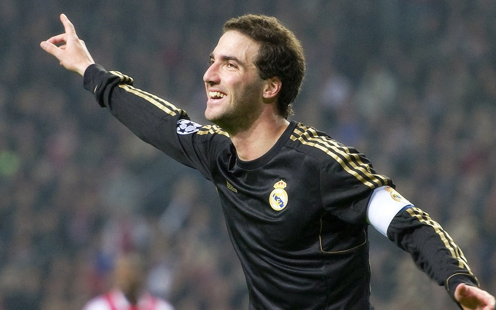 电竞赛事直播互动功能升级，粉丝参与度大幅提升，电竞游戏直播情况